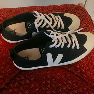 Veja (Neiman Marcus) Casual/Athelic Tennis  shoes [Like NEW] -Size 11/11.5